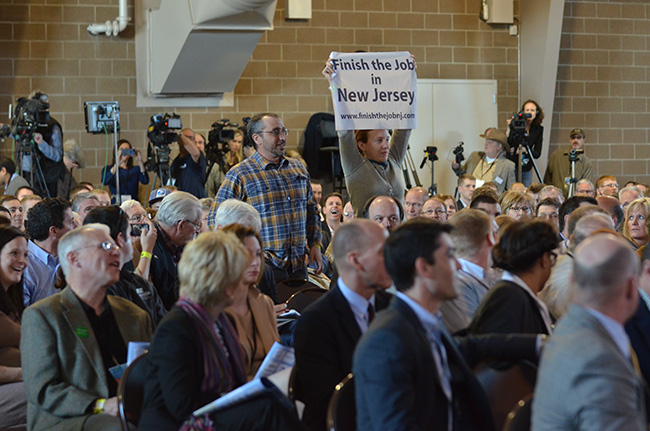 photo of protesters disrupting gov. chris christie at the iowa ag summit