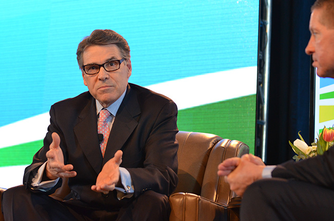 photo 4 of former gov. rick perry at the iowa ag summit