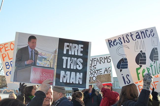 photo 3 of iowa citizens for community improvement protest at the iowa ag summit