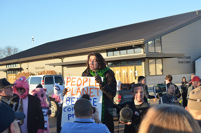 photo 5 of iowa citizens for community improvement protest at the iowa ag summit
