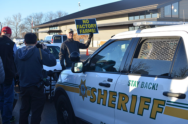 photo 6 of iowa citizens for community improvement protest at the iowa ag summit