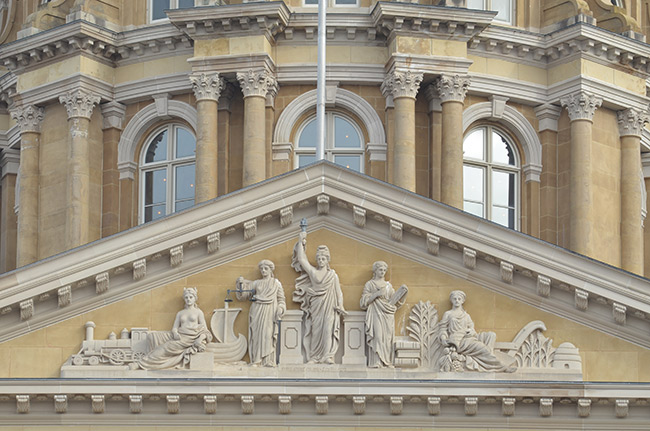 photo of the pediment of the Iowa State Capitol