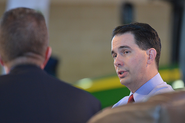 photo 2 of gov. scott walker at the iowa ag summit